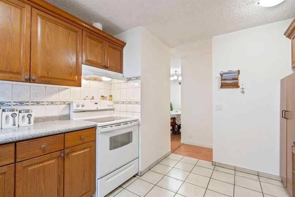MLS® A2255982 - 220 Temple Close NE in Temple Calgary, Residential