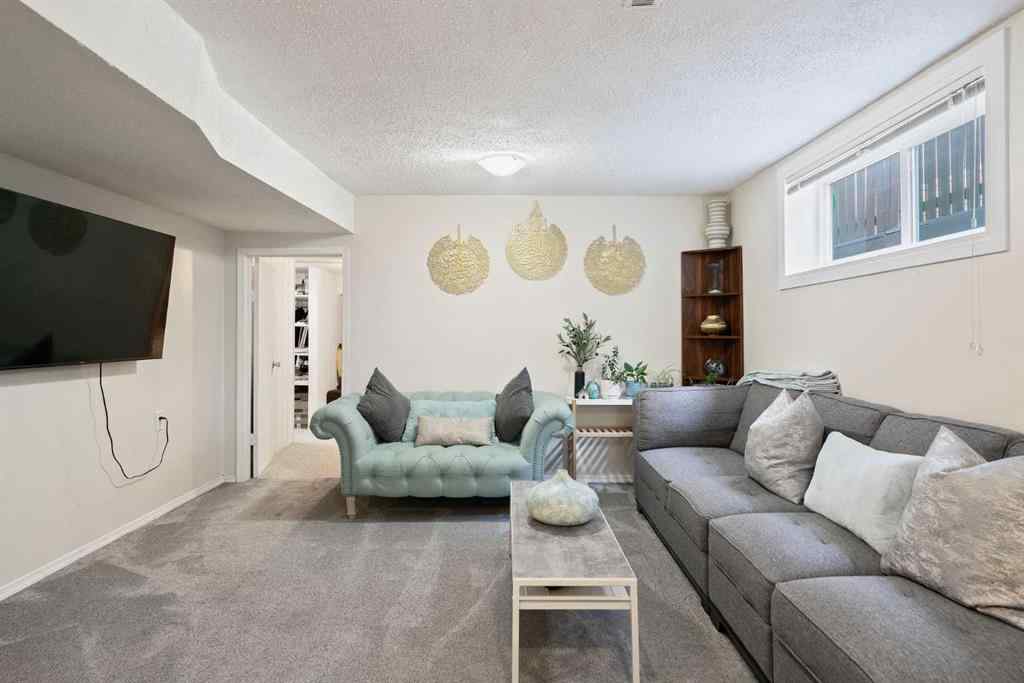 MLS® A2255982 - 220 Temple Close NE in Temple Calgary, Residential