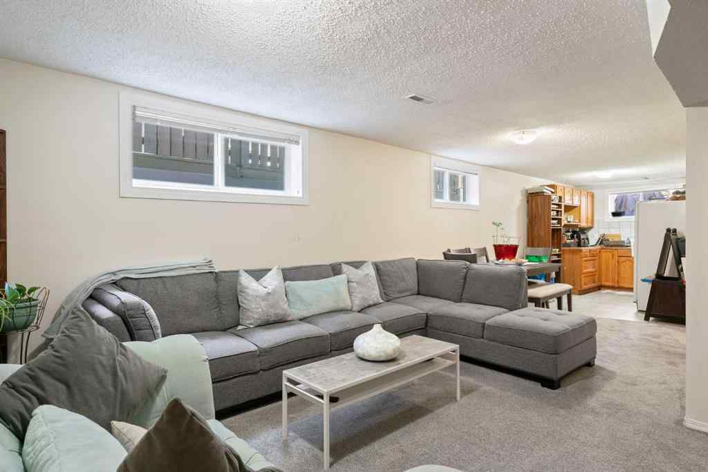 MLS® A2255982 - 220 Temple Close NE in Temple Calgary, Residential