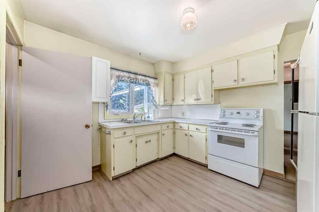 MLS® A2255983 - 1127 15 Avenue NE in Renfrew Calgary, Residential