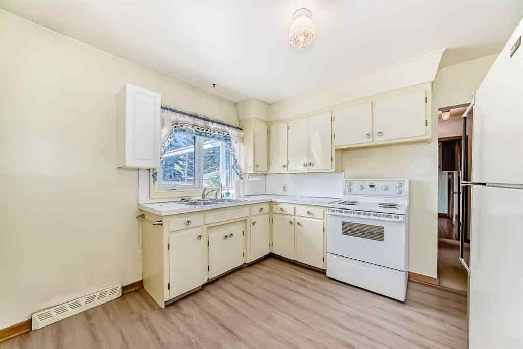 MLS® A2255983 - 1127 15 Avenue NE in Renfrew Calgary, Residential