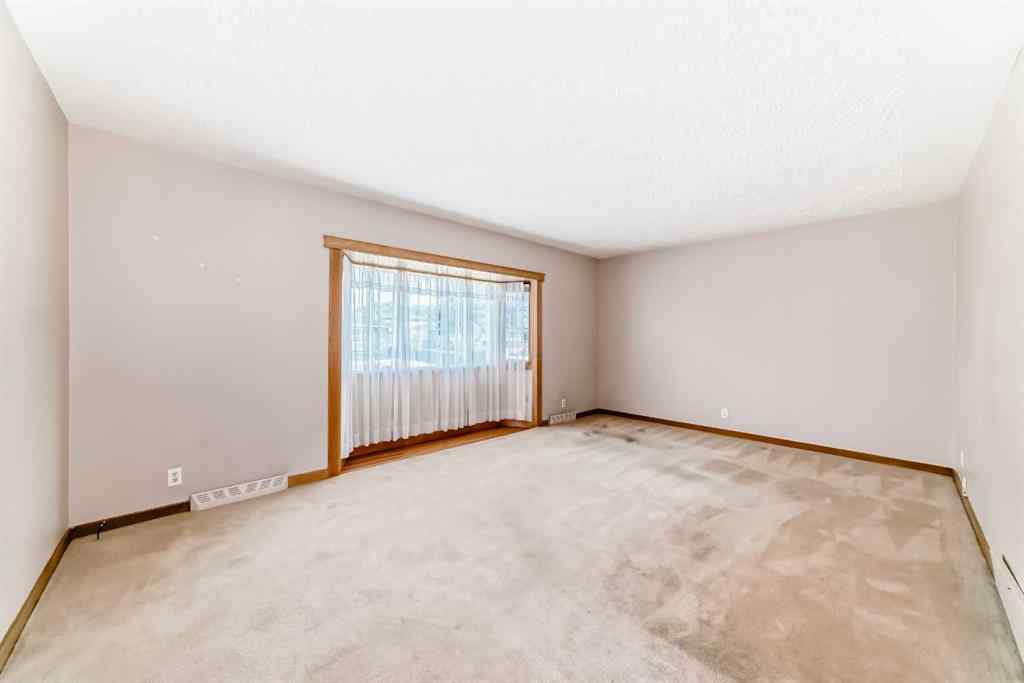 MLS® A2255983 - 1127 15 Avenue NE in Renfrew Calgary, Residential