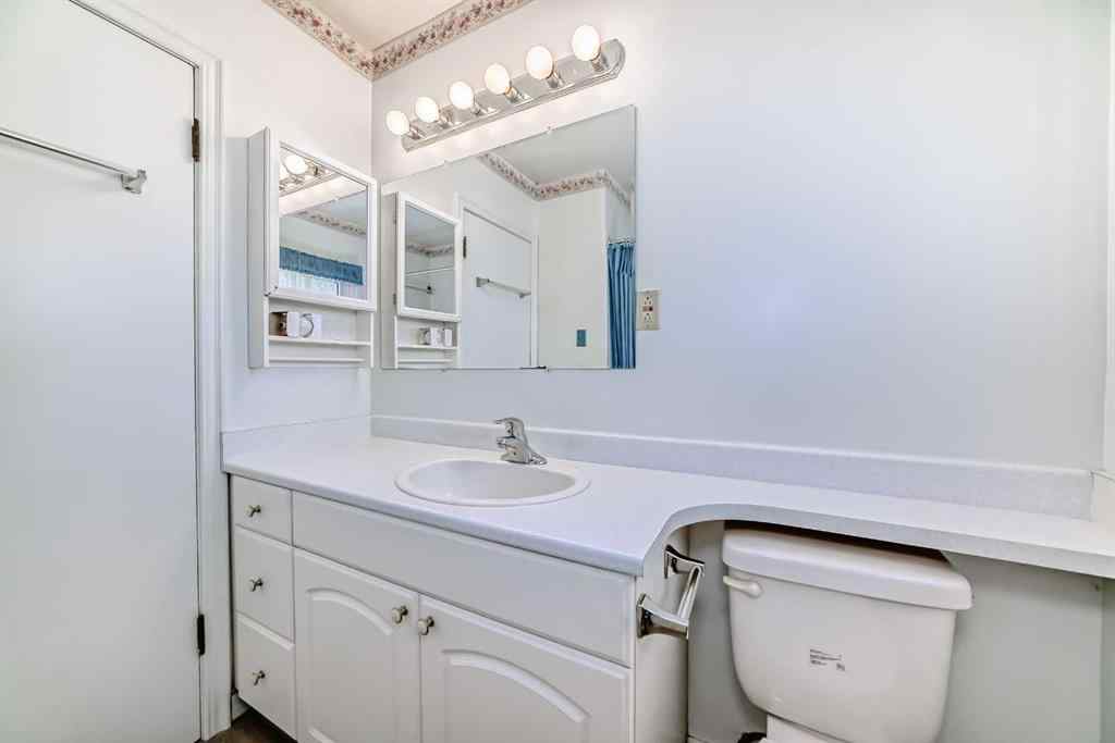 MLS® A2255983 - 1127 15 Avenue NE in Renfrew Calgary, Residential
