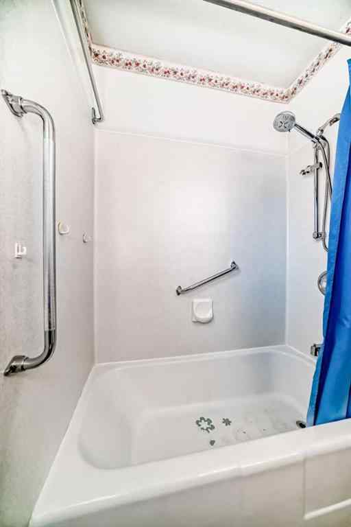 MLS® A2255983 - 1127 15 Avenue NE in Renfrew Calgary, Residential
