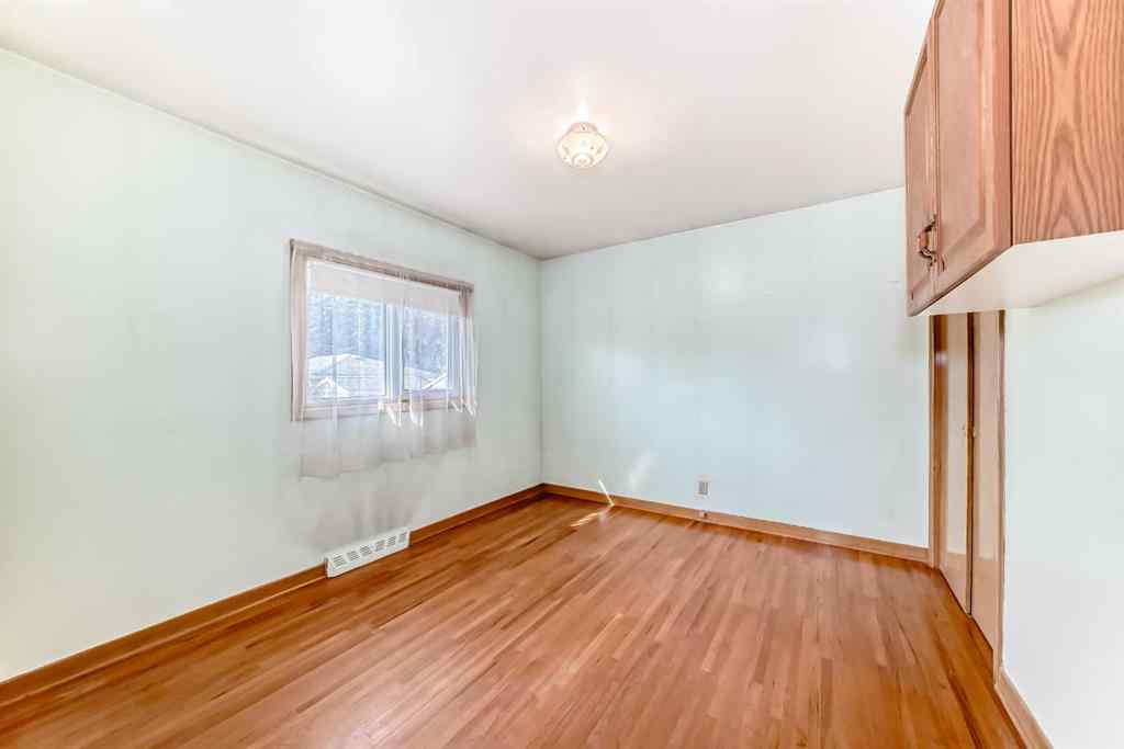 MLS® A2255983 - 1127 15 Avenue NE in Renfrew Calgary, Residential