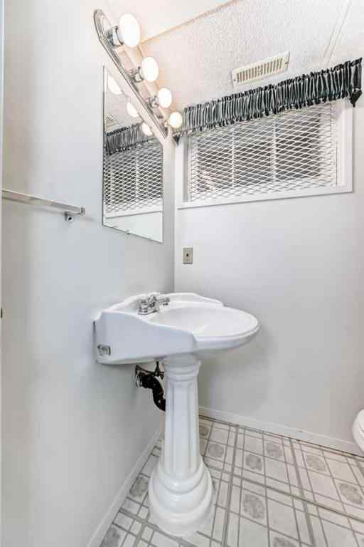 MLS® A2255983 - 1127 15 Avenue NE in Renfrew Calgary, Residential