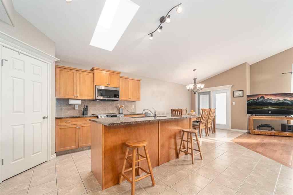 MLS® A2255988 - 189 Grizzly Terrace N in Uplands Lethbridge, Residential