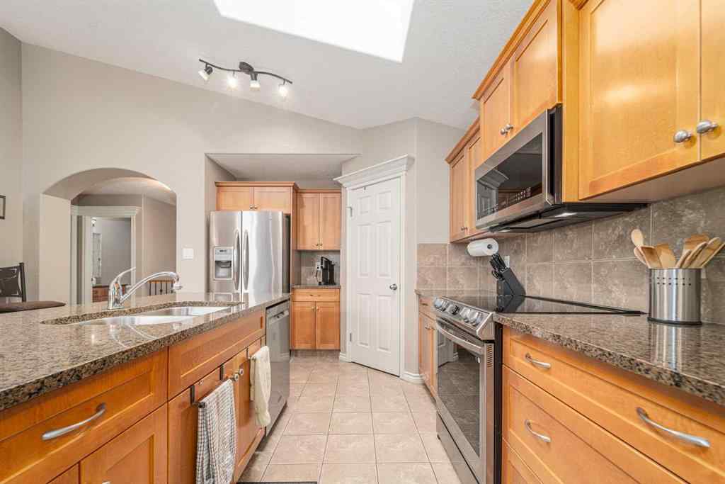 MLS® A2255988 - 189 Grizzly Terrace N in Uplands Lethbridge, Residential