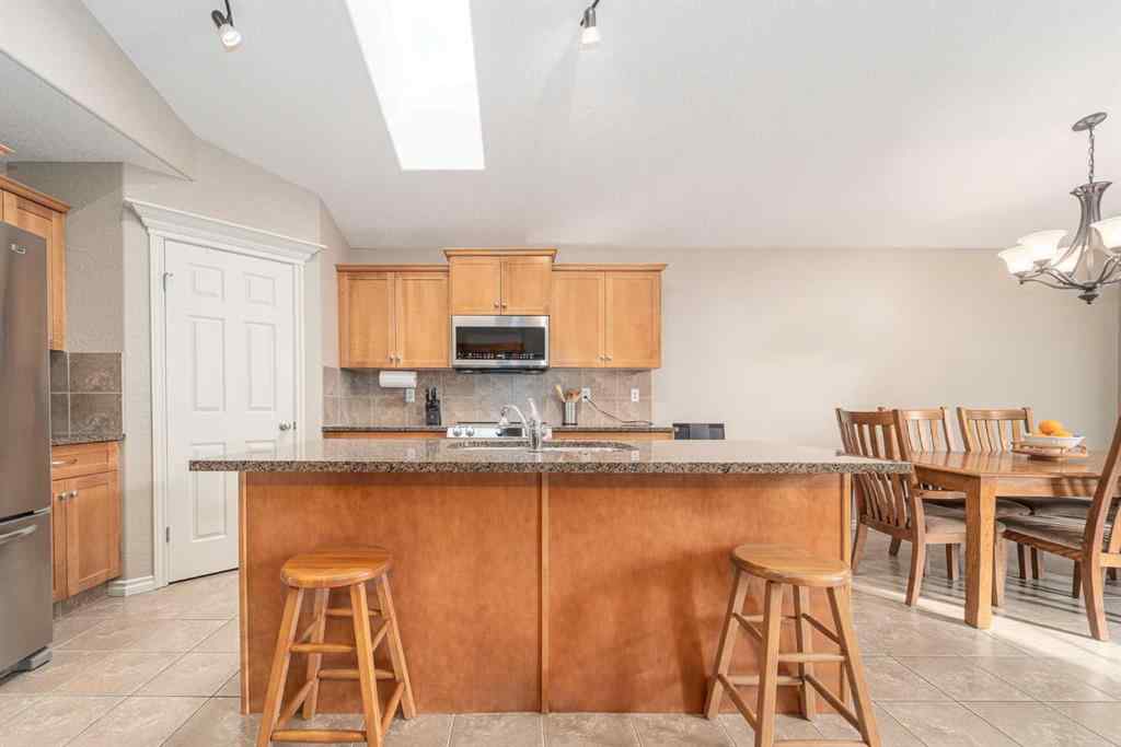 MLS® A2255988 - 189 Grizzly Terrace N in Uplands Lethbridge, Residential