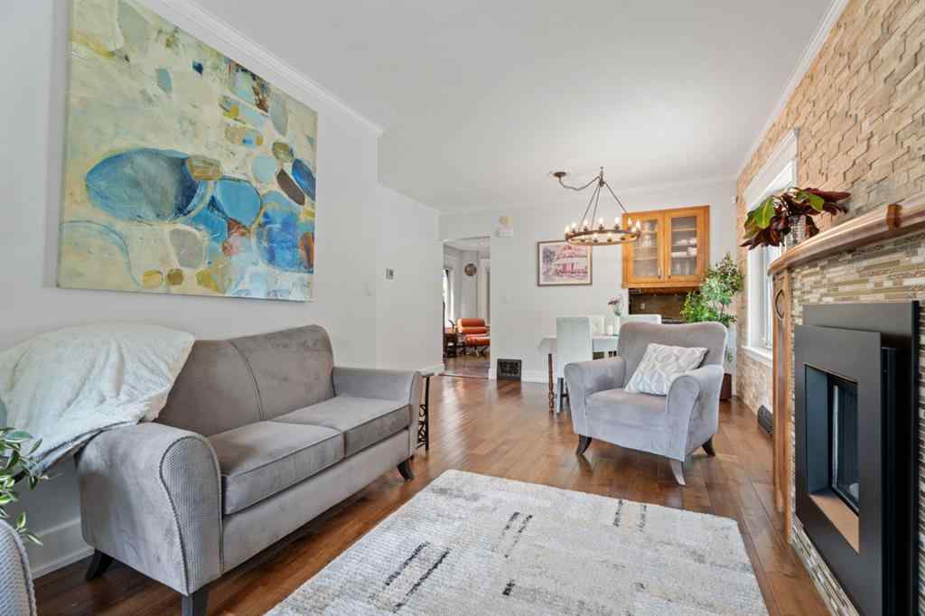 MLS® A2255996 - 810 3 Avenue NW in Sunnyside Calgary, Residential
