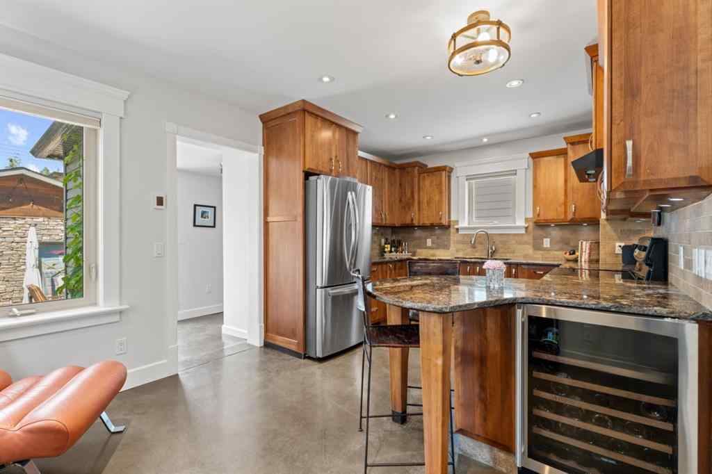 MLS® A2255996 - 810 3 Avenue NW in Sunnyside Calgary, Residential