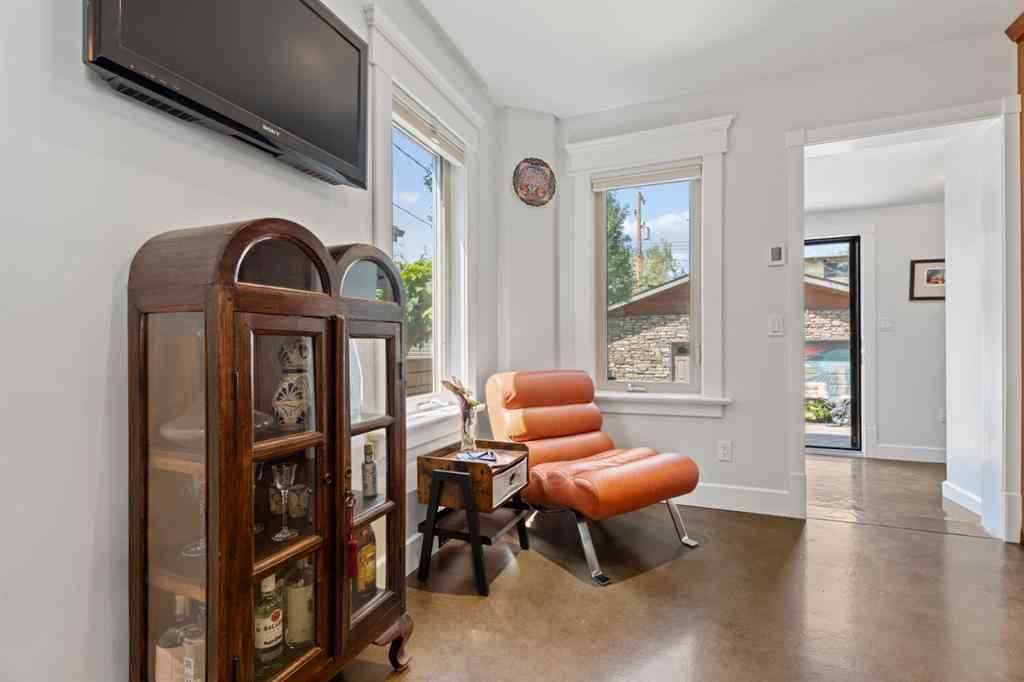 MLS® A2255996 - 810 3 Avenue NW in Sunnyside Calgary, Residential