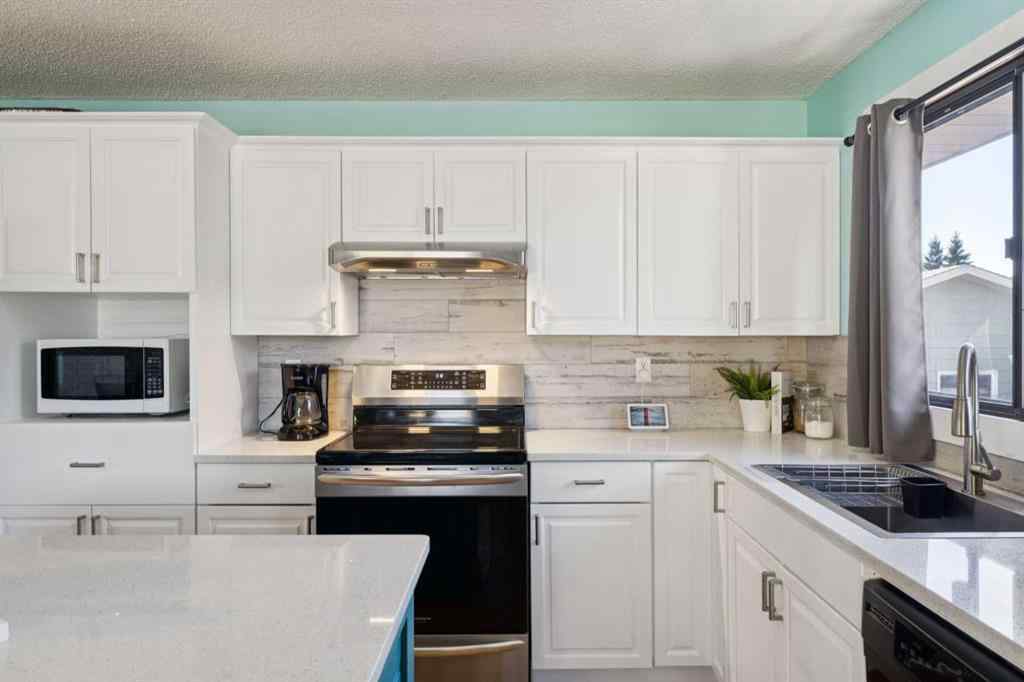 MLS® A2256005 - 14 Glenhill Crescent  in Glenbow Cochrane, Residential