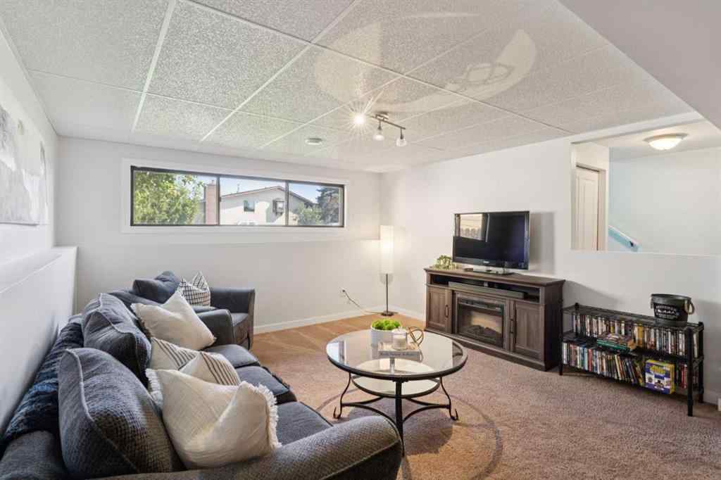 MLS® A2256005 - 14 Glenhill Crescent  in Glenbow Cochrane, Residential