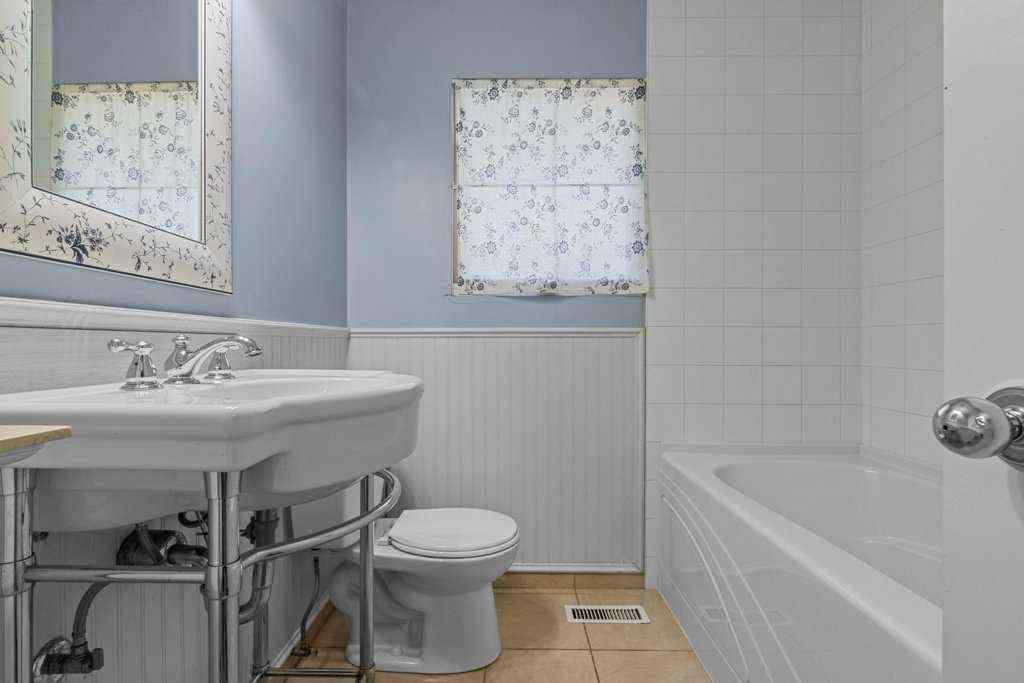 MLS® A2256008 - 320 Parkridge Way SE in Parkland Calgary, Residential