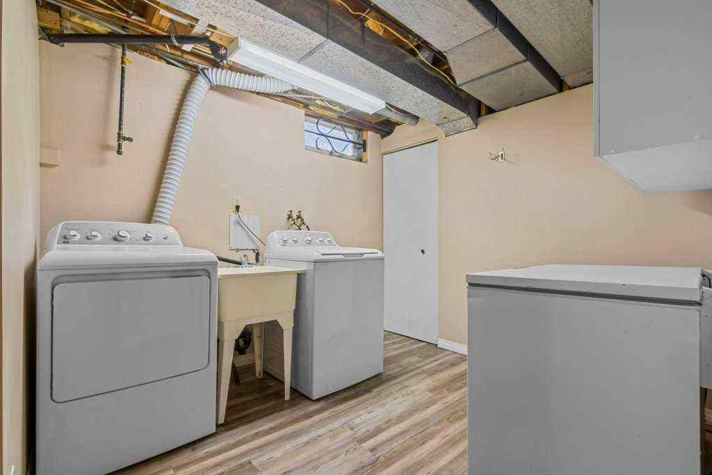 MLS® A2256008 - 320 Parkridge Way SE in Parkland Calgary, Residential