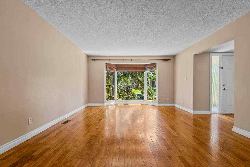 MLS® A2256008 - 320 Parkridge Way SE in Parkland Calgary, Residential