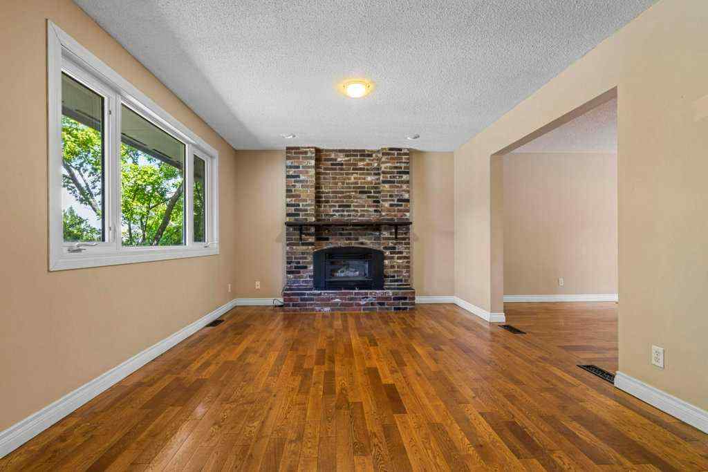 MLS® A2256008 - 320 Parkridge Way SE in Parkland Calgary, Residential