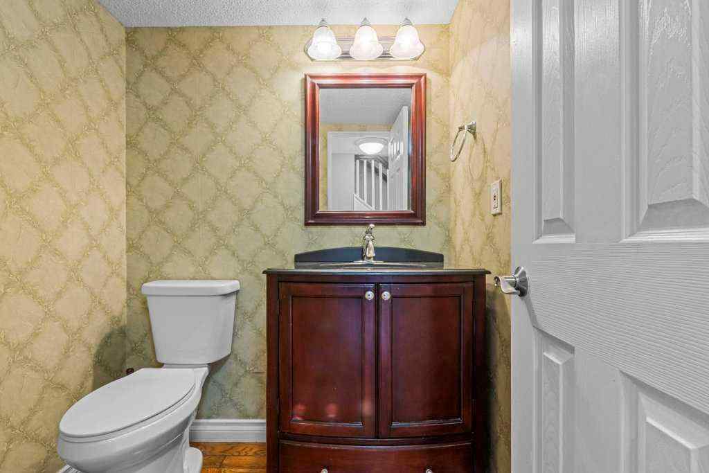 MLS® A2256008 - 320 Parkridge Way SE in Parkland Calgary, Residential