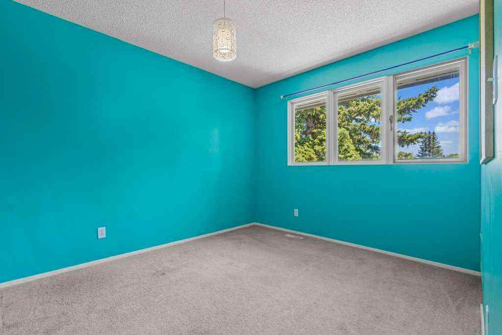 MLS® A2256008 - 320 Parkridge Way SE in Parkland Calgary, Residential