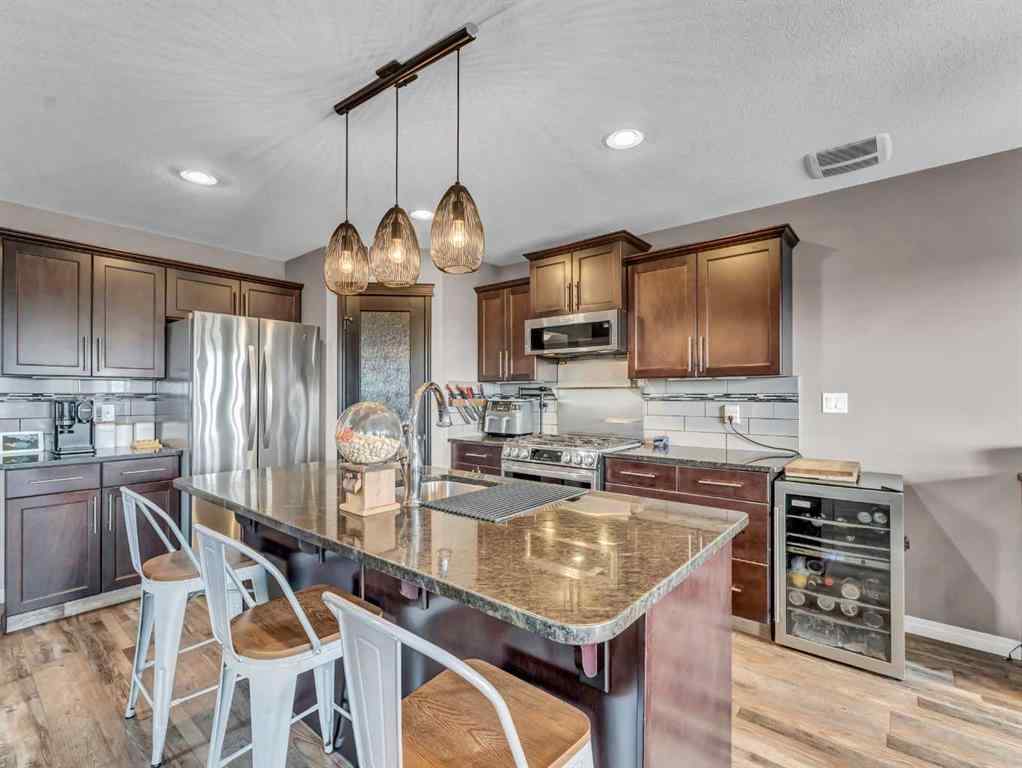 MLS® A2256031 - 518 Somerside View SE in Southland Medicine Hat, Residential
