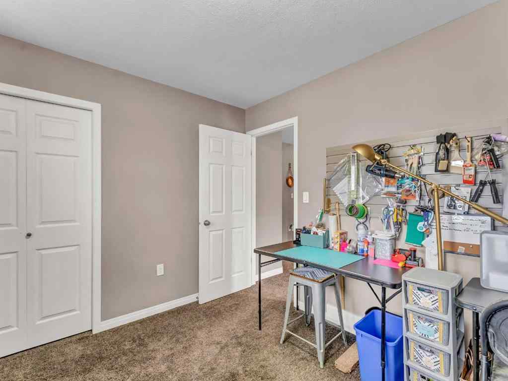 MLS® A2256031 - 518 Somerside View SE in Southland Medicine Hat, Residential