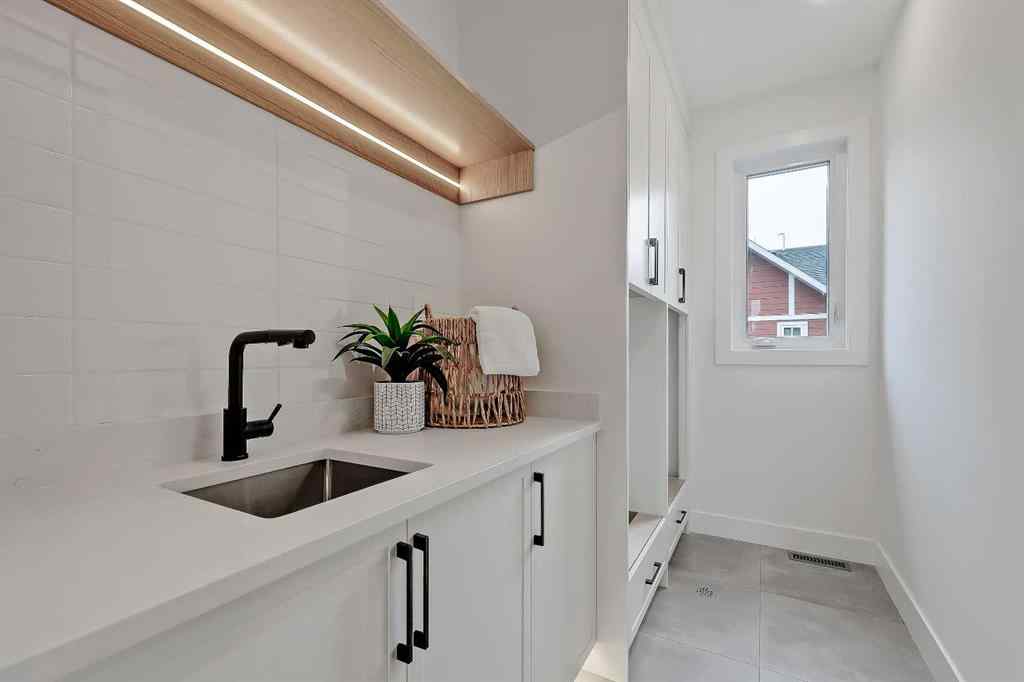 MLS® A2256038 - 1321 10 Avenue SE in Inglewood Calgary, Residential