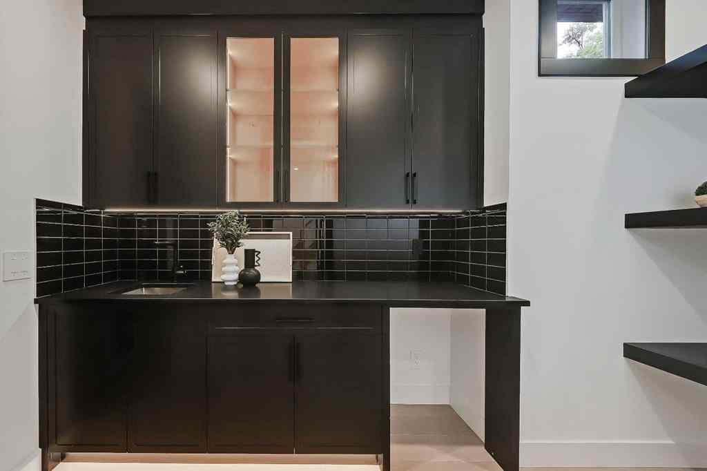 MLS® A2256038 - 1321 10 Avenue SE in Inglewood Calgary, Residential