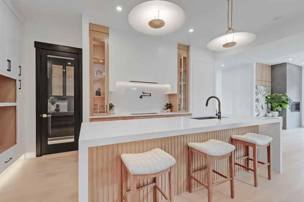 MLS® A2256038 - 1321 10 Avenue SE in Inglewood Calgary, Residential