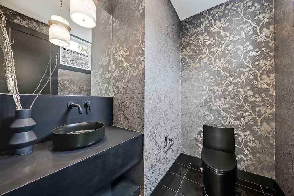 MLS® A2256038 - 1321 10 Avenue SE in Inglewood Calgary, Residential