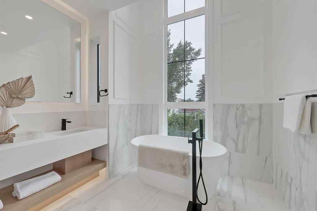 MLS® A2256038 - 1321 10 Avenue SE in Inglewood Calgary, Residential
