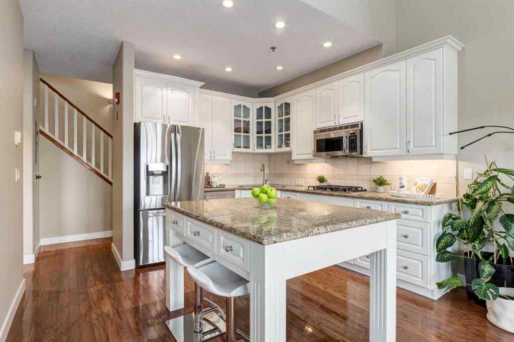 MLS® A2256046 - Unit #406 3412 Parkdale Boulevard NW in Parkdale Calgary, Residential