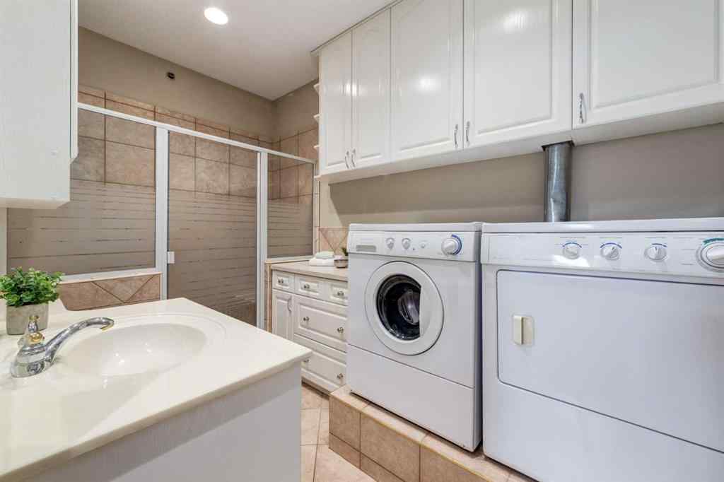MLS® A2256046 - Unit #406 3412 Parkdale Boulevard NW in Parkdale Calgary, Residential
