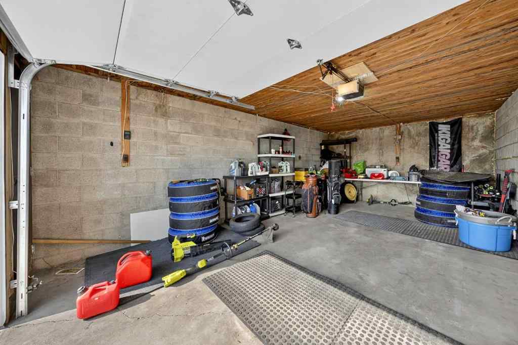 MLS® A2256051 - 35 Collingwood Place NW in Collingwood Calgary, Residential