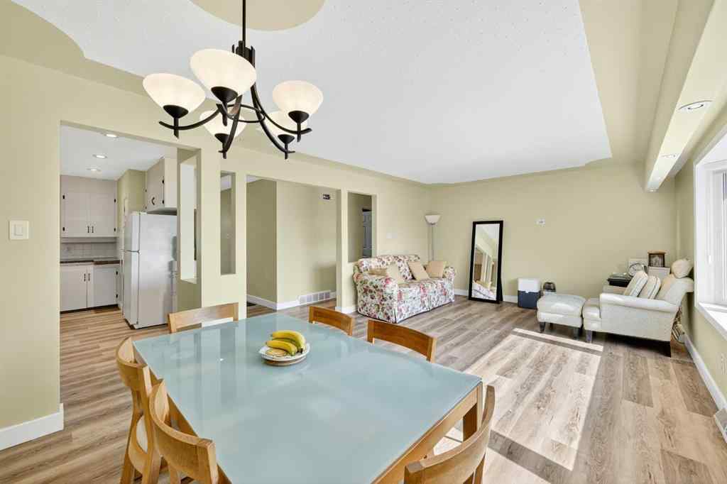 MLS® A2256051 - 35 Collingwood Place NW in Collingwood Calgary, Residential