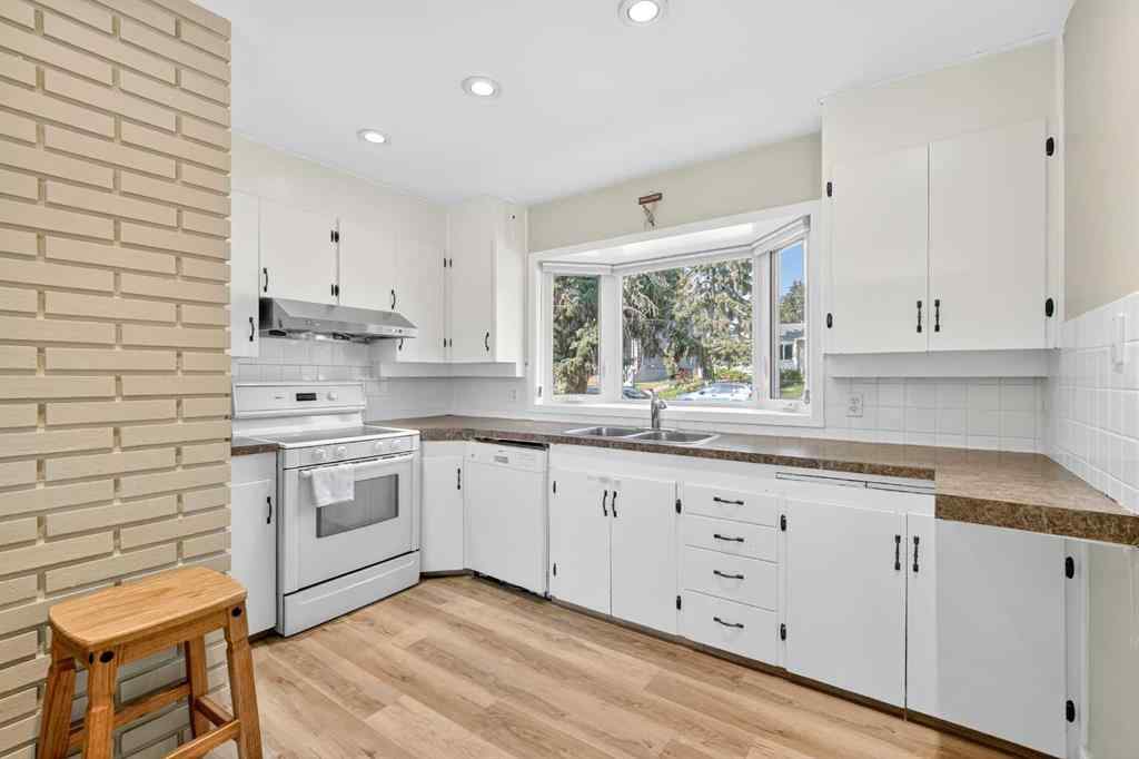 MLS® A2256051 - 35 Collingwood Place NW in Collingwood Calgary, Residential