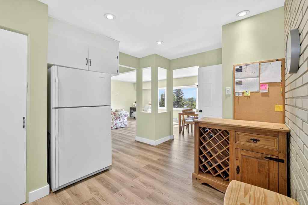 MLS® A2256051 - 35 Collingwood Place NW in Collingwood Calgary, Residential