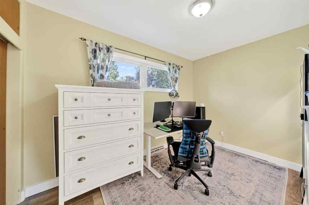 MLS® A2256051 - 35 Collingwood Place NW in Collingwood Calgary, Residential