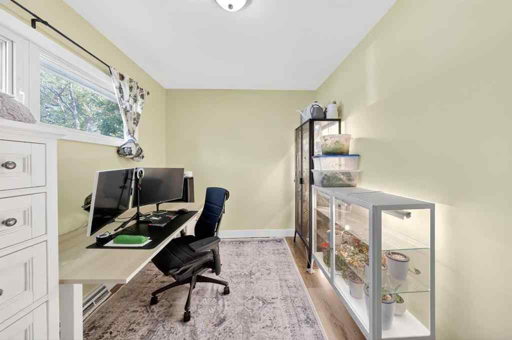 MLS® A2256051 - 35 Collingwood Place NW in Collingwood Calgary, Residential