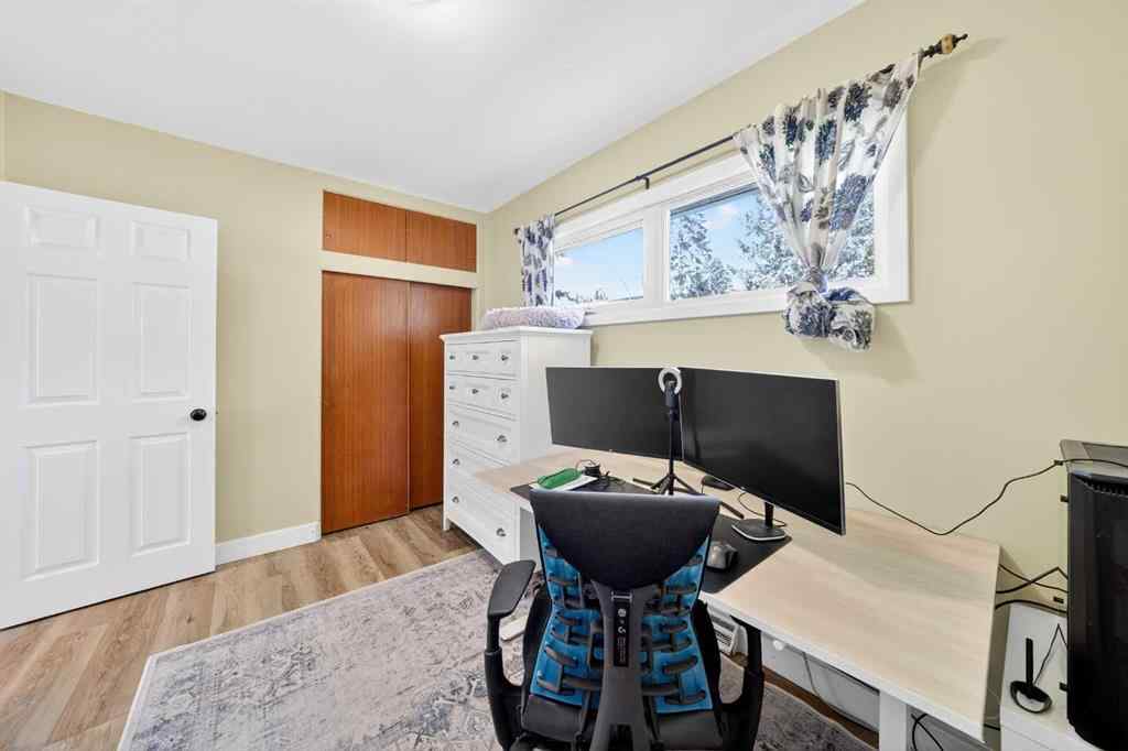 MLS® A2256051 - 35 Collingwood Place NW in Collingwood Calgary, Residential