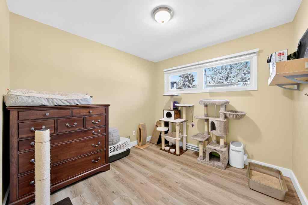 MLS® A2256051 - 35 Collingwood Place NW in Collingwood Calgary, Residential