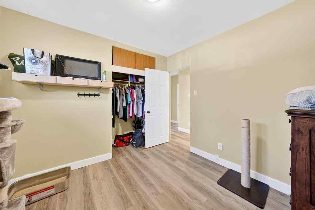 MLS® A2256051 - 35 Collingwood Place NW in Collingwood Calgary, Residential