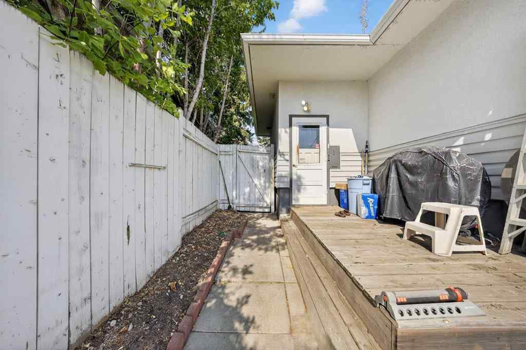 MLS® A2256051 - 35 Collingwood Place NW in Collingwood Calgary, Residential