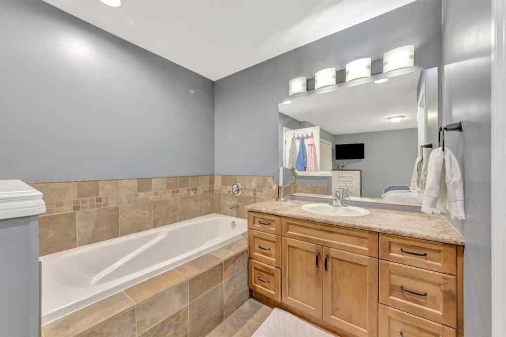 MLS® A2256053 - 1607 54 Avenue Close  in College Park Lloydminster, Residential