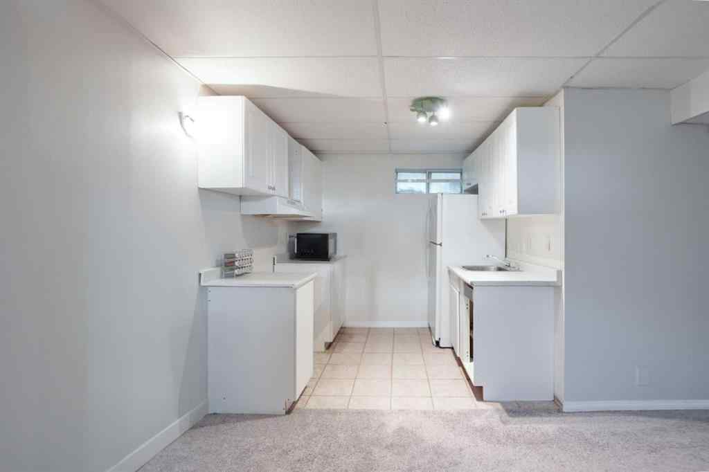 MLS® A2256055 - 5812 22 Avenue NE in Pineridge Calgary, Residential