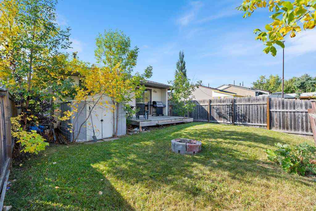 MLS® A2256055 - 5812 22 Avenue NE in Pineridge Calgary, Residential
