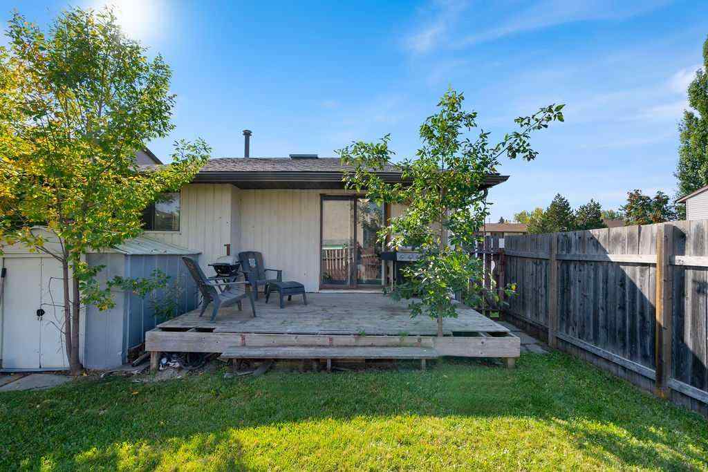 MLS® A2256055 - 5812 22 Avenue NE in Pineridge Calgary, Residential