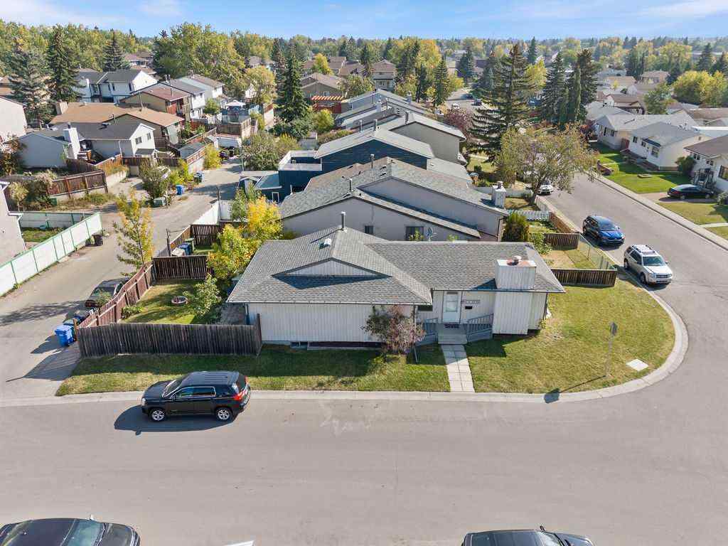 MLS® A2256055 - 5812 22 Avenue NE in Pineridge Calgary, Residential