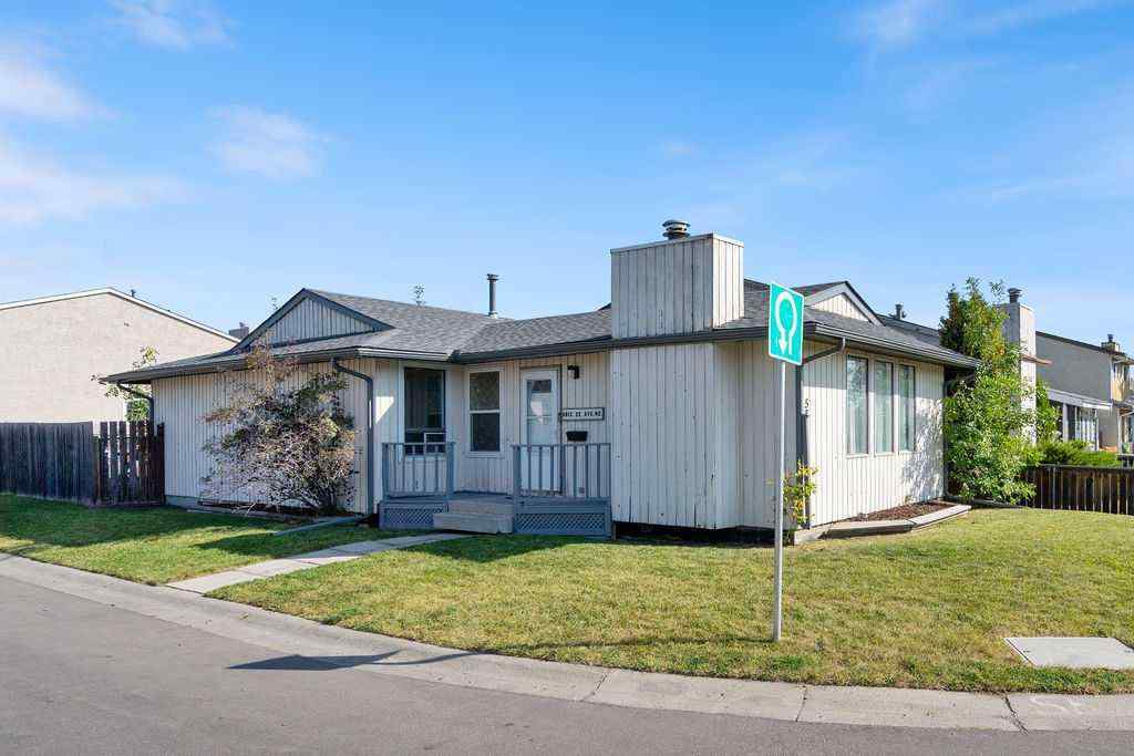 MLS® A2256055 - 5812 22 Avenue NE in Pineridge Calgary, Residential