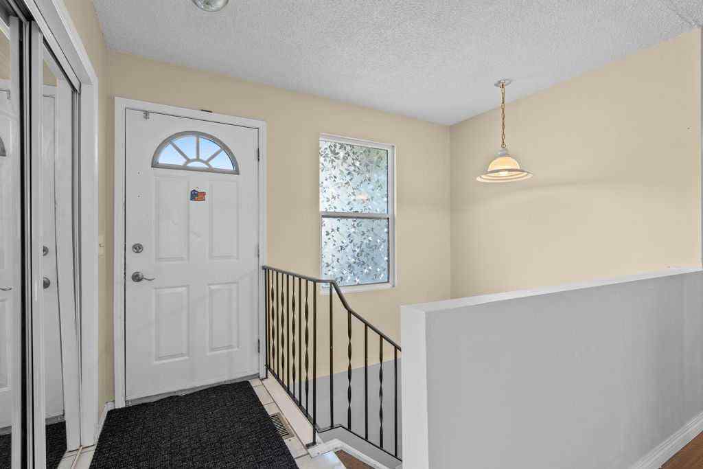MLS® A2256055 - 5812 22 Avenue NE in Pineridge Calgary, Residential
